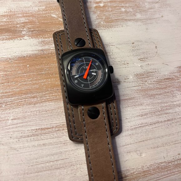Vintage Rare Diesel DZ 2103 Brown Leather Ladies Watch - Picture 1 of 6